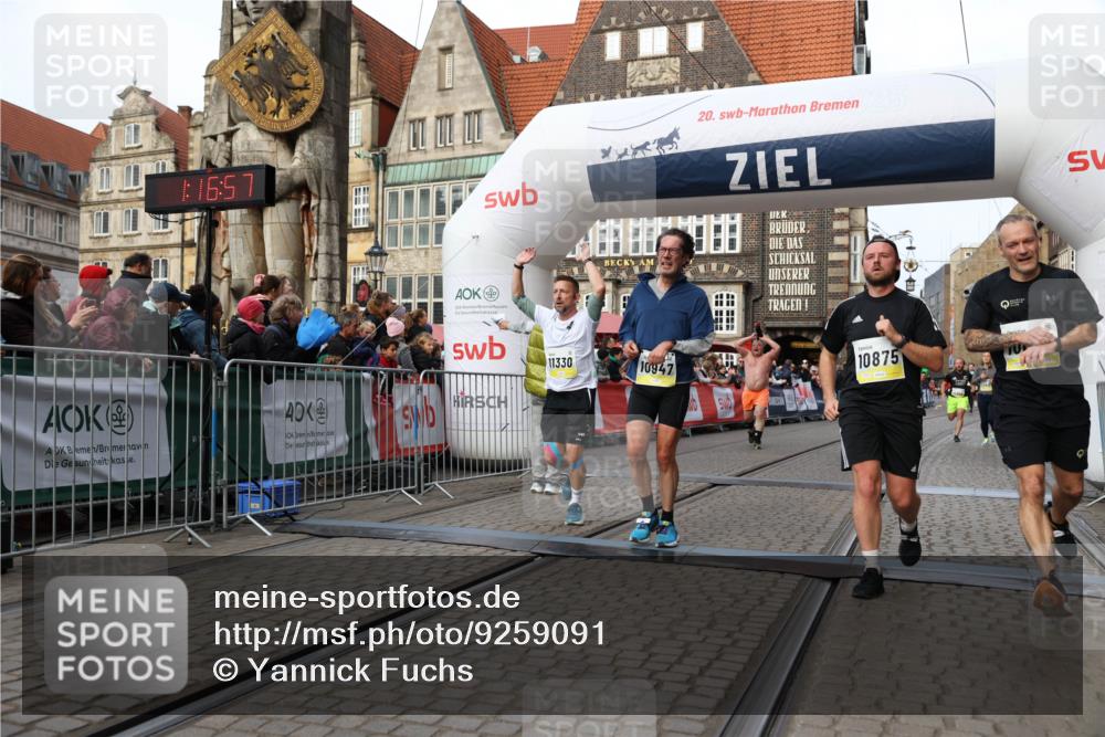 05.10.2025 - 20. swb-Marathon Bremen Yannick Fuchs http://msf.ph/oto/9259091 05.10.2025 10:47:46 Ziel 9339, 9377, 9924, 10073, 10676, 10850, 10875, 10947, 11330, 11409, 11708 meine-sportfotos.de