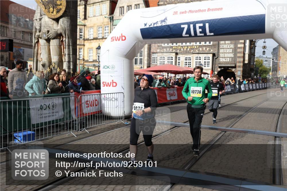 05.10.2025 - 20. swb-Marathon Bremen Yannick Fuchs http://msf.ph/oto/9259101 05.10.2025 11:17:03 Ziel 9698, 9838, 10728, 10736, 10752 meine-sportfotos.de