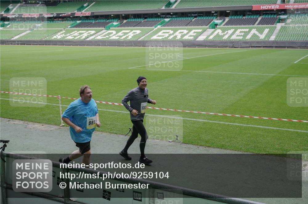 05.10.2025 - 20. swb-Marathon Bremen Michael Burmester http://msf.ph/oto/9259104 05.10.2025 10:46:44 Laufen im Stadion 7014, 7410, 9301, 9640, 9695, 9818, 9869, 9891, 9959, 10312, 10465, 10564, 10635, 10721, 10736, 10756, 10832, 10949, 10994, 11008, 11107, 11182, 11247, 11358, 11440, 11555, 11652, 11653, 9420, 9465, 9643, 9838, 10023, 10083, 10220, 10450, 10496, 10575, 10759, 10976, 11029, 11036, 11068, 11082, 11332, 11438 meine-sportfotos.de