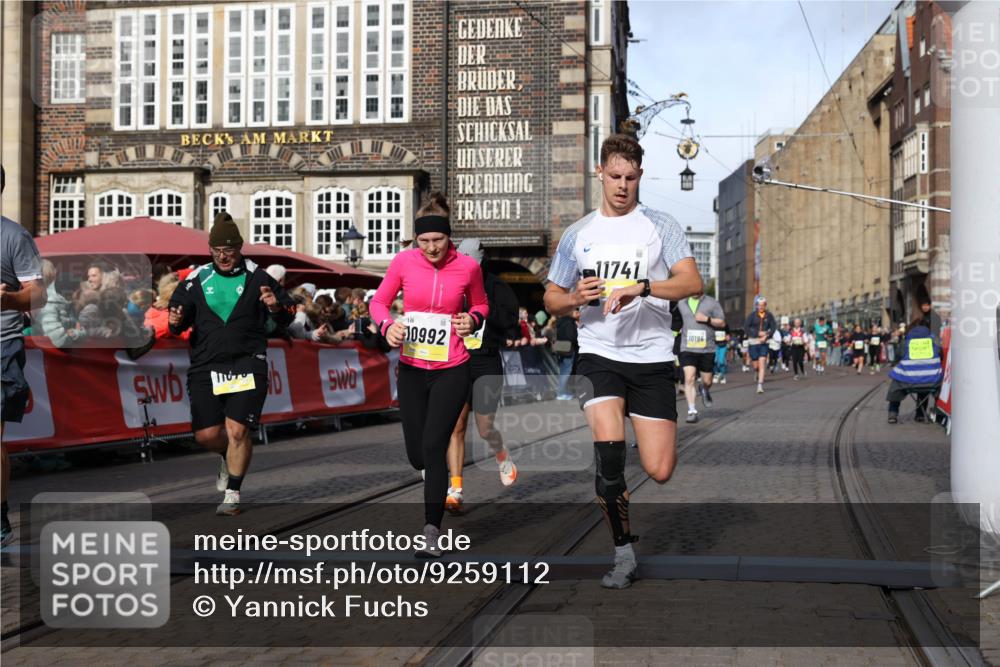 05.10.2025 - 20. swb-Marathon Bremen Yannick Fuchs http://msf.ph/oto/9259112 05.10.2025 10:56:22 Ziel 9258, 9811, 9855, 9968, 10009, 10989, 10992, 11364, 11366, 11554, 11620, 11630, 11693, 11741 meine-sportfotos.de