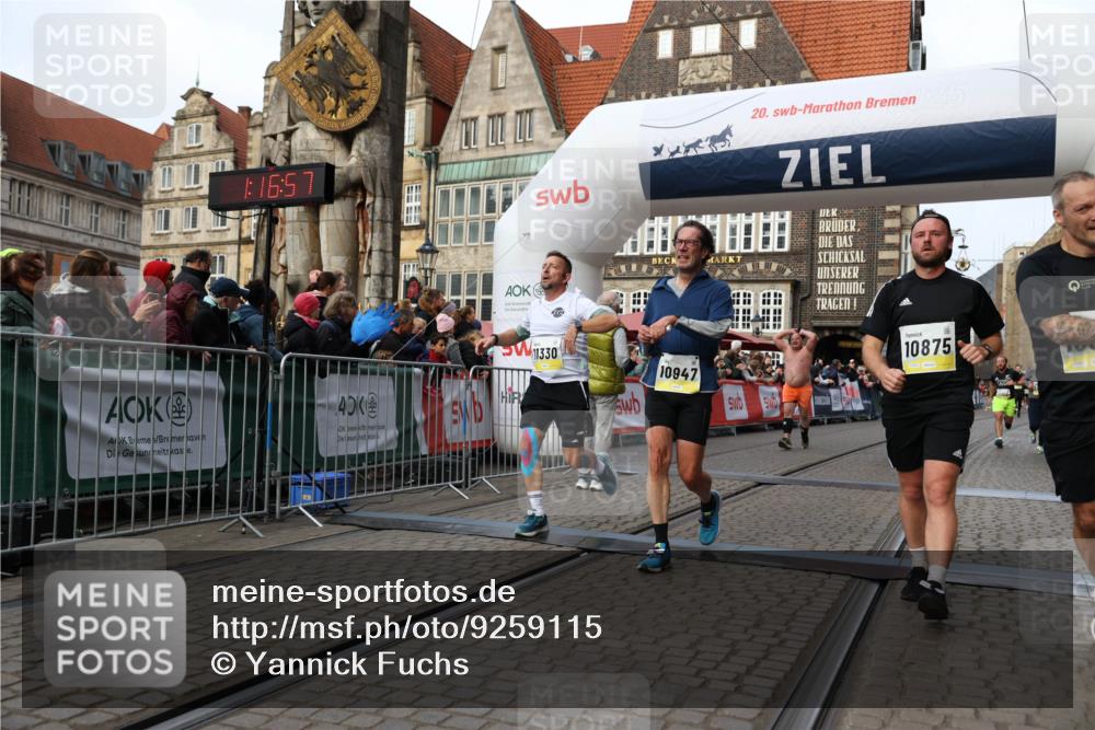 05.10.2025 - 20. swb-Marathon Bremen Yannick Fuchs http://msf.ph/oto/9259115 05.10.2025 10:47:46 Ziel 9339, 9377, 9924, 10073, 10676, 10850, 10875, 10947, 11330, 11409, 11708 meine-sportfotos.de