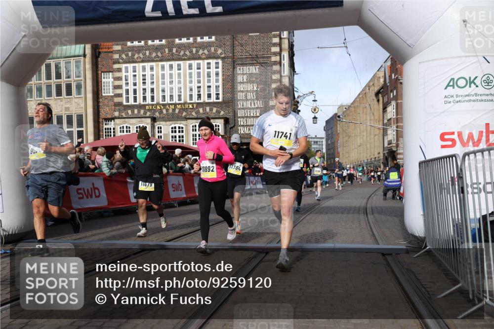 05.10.2025 - 20. swb-Marathon Bremen Yannick Fuchs http://msf.ph/oto/9259120 05.10.2025 10:56:22 Ziel 9258, 9811, 9855, 9968, 10009, 10989, 10992, 11364, 11366, 11554, 11620, 11630, 11693, 11741 meine-sportfotos.de