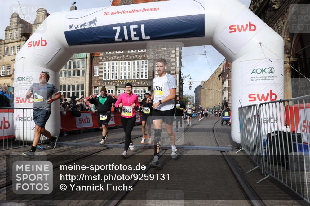 05.10.2025 - 20. swb-Marathon Bremen Yannick Fuchs http://msf.ph/oto/9259131 05.10.2025 10:56:22 Ziel 9258, 9811, 9855, 9968, 10009, 10989, 10992, 11364, 11366, 11554, 11620, 11630, 11693, 11741 meine-sportfotos.de
