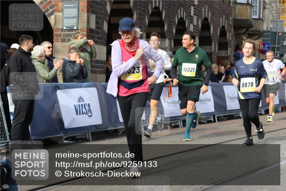 05.10.2025 - 20. swb-Marathon Bremen Strokosch-Dieckow http://msf.ph/oto/9259133 05.10.2025 11:05:11 Ziel 9440, 9668, 9690, 9908, 9978, 10018, 10021, 10255, 10343, 10990, 11016, 11323, 11501, 11540, 11650, 11707 meine-sportfotos.de