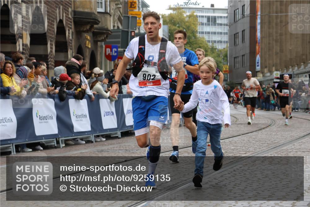 05.10.2025 - 20. swb-Marathon Bremen Strokosch-Dieckow http://msf.ph/oto/9259135 05.10.2025 12:55:59 Ziel 57, 481, 761, 902, 1633, 2048, 4375, 7766 meine-sportfotos.de