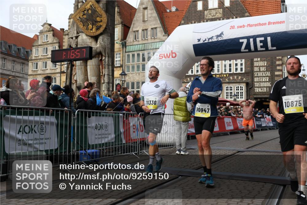 05.10.2025 - 20. swb-Marathon Bremen Yannick Fuchs http://msf.ph/oto/9259150 05.10.2025 10:47:46 Ziel 9339, 9377, 9924, 10073, 10676, 10850, 10875, 10947, 11330, 11409, 11708 meine-sportfotos.de