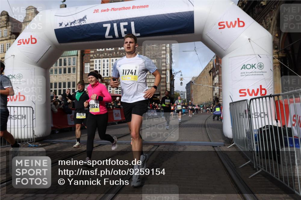 05.10.2025 - 20. swb-Marathon Bremen Yannick Fuchs http://msf.ph/oto/9259154 05.10.2025 10:56:23 Ziel 9258, 9855, 9968, 10009, 10196, 10989, 10992, 11364, 11366, 11554, 11630, 11693, 11741 meine-sportfotos.de