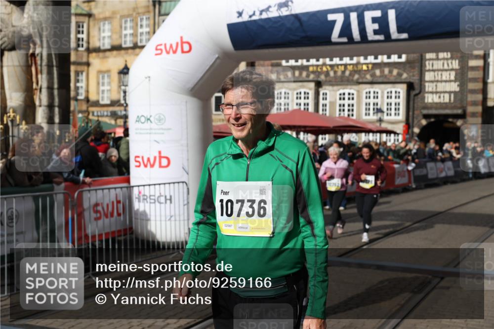 05.10.2025 - 20. swb-Marathon Bremen Yannick Fuchs http://msf.ph/oto/9259166 05.10.2025 11:17:05 Ziel 9698, 9838, 10728, 10736, 10752 meine-sportfotos.de