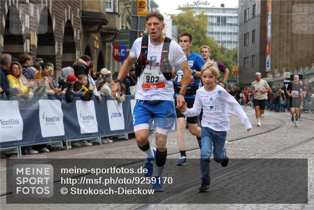 05.10.2025 - 20. swb-Marathon Bremen Strokosch-Dieckow http://msf.ph/oto/9259170 05.10.2025 12:55:59 Ziel 57, 481, 761, 902, 1633, 2048, 4375, 7766 meine-sportfotos.de