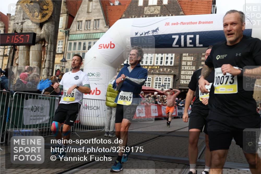 05.10.2025 - 20. swb-Marathon Bremen Yannick Fuchs http://msf.ph/oto/9259175 05.10.2025 10:47:47 Ziel 9339, 9377, 9924, 10073, 10676, 10850, 10875, 10947, 11330, 11409, 11708 meine-sportfotos.de