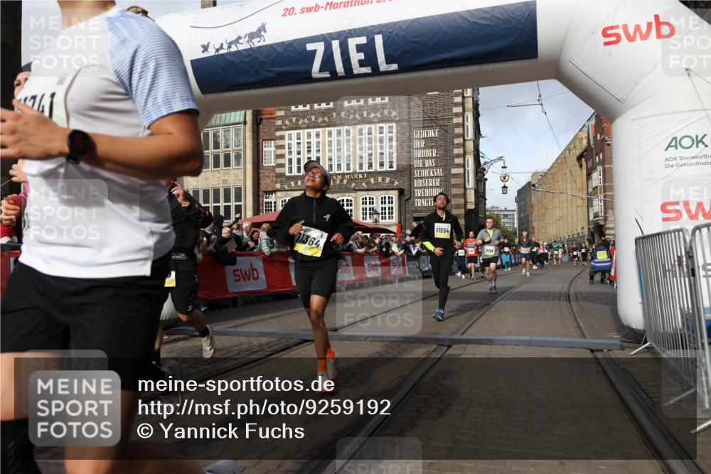05.10.2025 - 20. swb-Marathon Bremen Yannick Fuchs http://msf.ph/oto/9259192 05.10.2025 10:56:23 Ziel 9258, 9855, 9968, 10009, 10196, 10989, 10992, 11364, 11366, 11554, 11630, 11693, 11741 meine-sportfotos.de