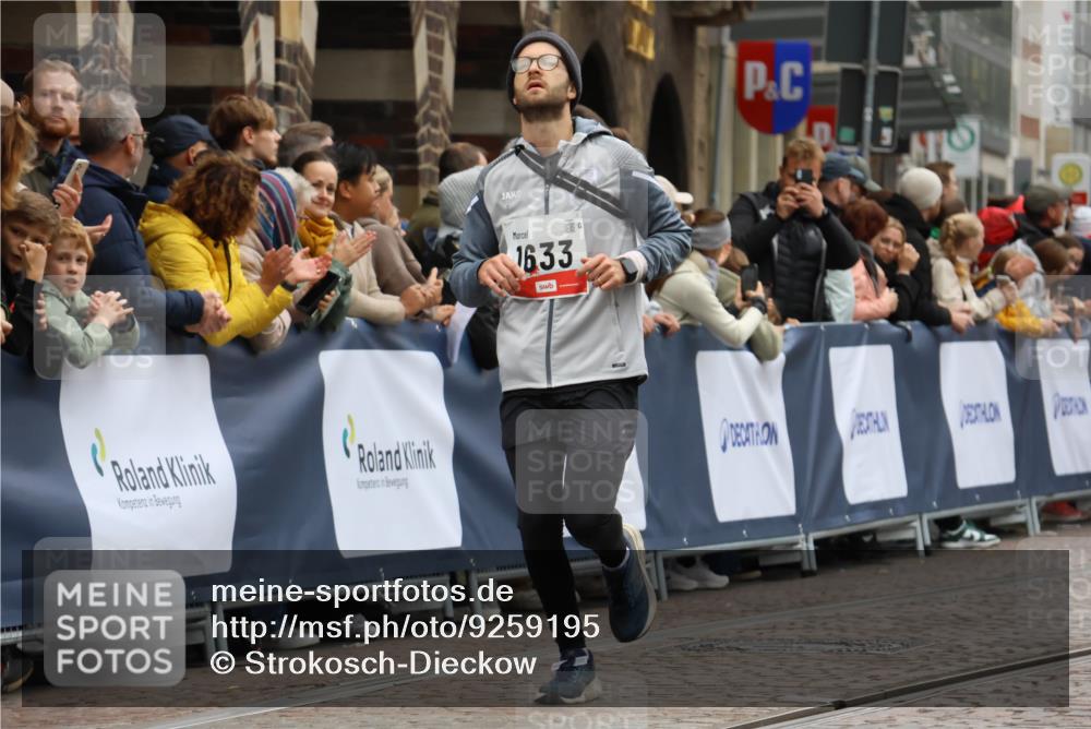 05.10.2025 - 20. swb-Marathon Bremen Strokosch-Dieckow http://msf.ph/oto/9259195 05.10.2025 12:56:02 Ziel 57, 481, 761, 902, 1633, 2048, 4375, 7766 meine-sportfotos.de