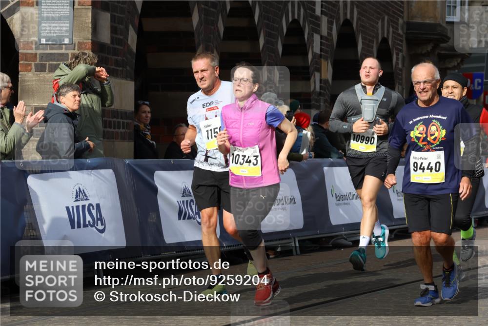 05.10.2025 - 20. swb-Marathon Bremen Strokosch-Dieckow http://msf.ph/oto/9259204 05.10.2025 11:05:14 Ziel 9440, 9515, 9690, 9908, 9944, 9978, 10018, 10021, 10255, 10343, 10990, 11323, 11501, 11540, 11650, 11707 meine-sportfotos.de
