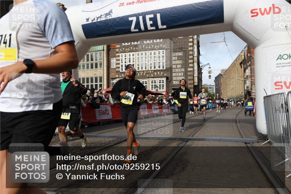 05.10.2025 - 20. swb-Marathon Bremen Yannick Fuchs http://msf.ph/oto/9259215 05.10.2025 10:56:23 Ziel 9258, 9855, 9968, 10009, 10196, 10989, 10992, 11364, 11366, 11554, 11630, 11693, 11741 meine-sportfotos.de