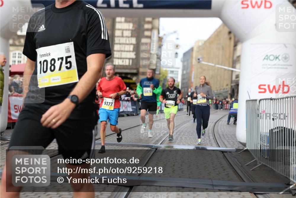 05.10.2025 - 20. swb-Marathon Bremen Yannick Fuchs http://msf.ph/oto/9259218 05.10.2025 10:47:48 Ziel 9339, 9377, 10062, 10073, 10676, 10850, 10875, 10947, 11244, 11330, 11409, 11708 meine-sportfotos.de
