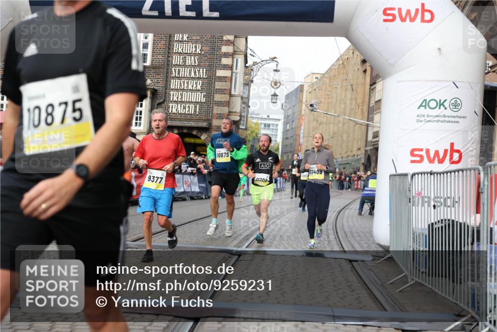 05.10.2025 - 20. swb-Marathon Bremen Yannick Fuchs http://msf.ph/oto/9259231 05.10.2025 10:47:48 Ziel 9339, 9377, 10062, 10073, 10676, 10850, 10875, 10947, 11244, 11330, 11409, 11708 meine-sportfotos.de