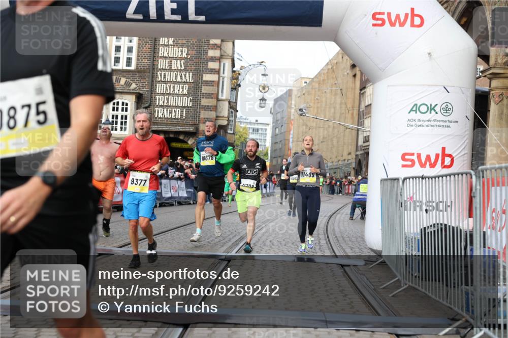 05.10.2025 - 20. swb-Marathon Bremen Yannick Fuchs http://msf.ph/oto/9259242 05.10.2025 10:47:48 Ziel 9339, 9377, 10062, 10073, 10676, 10850, 10875, 10947, 11244, 11330, 11409, 11708 meine-sportfotos.de