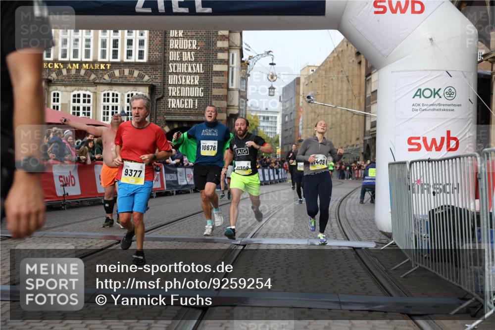 05.10.2025 - 20. swb-Marathon Bremen Yannick Fuchs http://msf.ph/oto/9259254 05.10.2025 10:47:48 Ziel 9339, 9377, 10062, 10073, 10676, 10850, 10875, 10947, 11244, 11330, 11409, 11708 meine-sportfotos.de