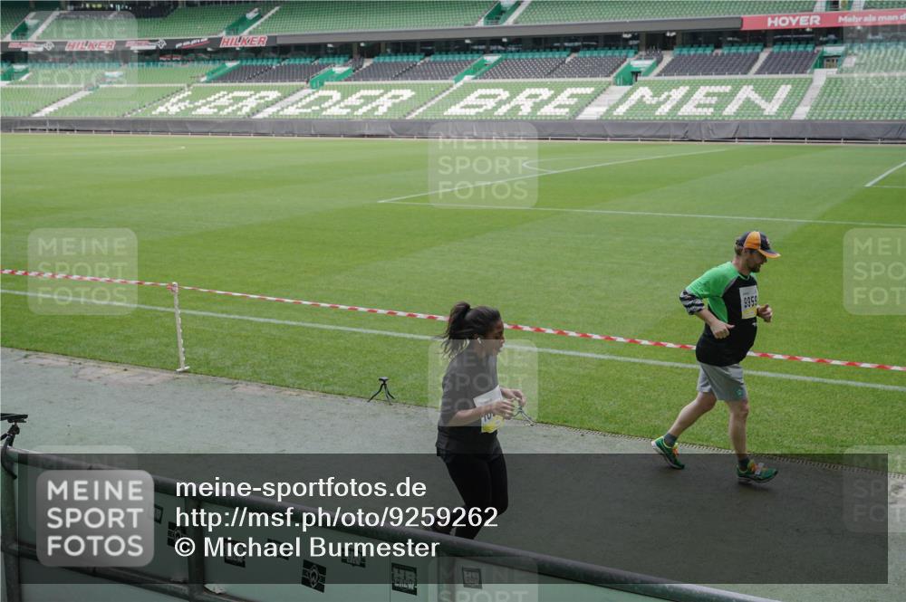 05.10.2025 - 20. swb-Marathon Bremen Michael Burmester http://msf.ph/oto/9259262 05.10.2025 10:46:50 Laufen im Stadion 7014, 9301, 9640, 9695, 9818, 9891, 9959, 10564, 10635, 10721, 10736, 10756, 10832, 10994, 11008, 11043, 11107, 11182, 11247, 11358, 11440, 11555, 11652, 11653, 7014, 7410, 9420, 9465, 9869, 10023, 10083, 10220, 10312, 10450, 10465, 10575, 10759, 10949, 11082, 11438 meine-sportfotos.de