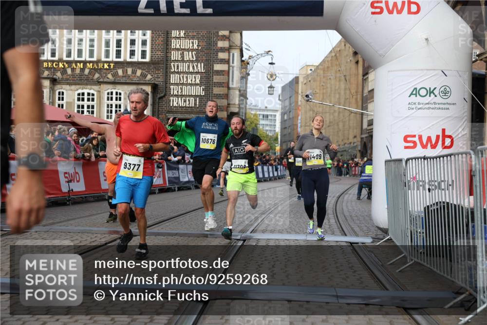 05.10.2025 - 20. swb-Marathon Bremen Yannick Fuchs http://msf.ph/oto/9259268 05.10.2025 10:47:48 Ziel 9339, 9377, 10062, 10073, 10676, 10850, 10875, 10947, 11244, 11330, 11409, 11708 meine-sportfotos.de