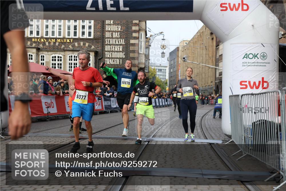 05.10.2025 - 20. swb-Marathon Bremen Yannick Fuchs http://msf.ph/oto/9259272 05.10.2025 10:47:48 Ziel 9339, 9377, 10062, 10073, 10676, 10850, 10875, 10947, 11244, 11330, 11409, 11708 meine-sportfotos.de