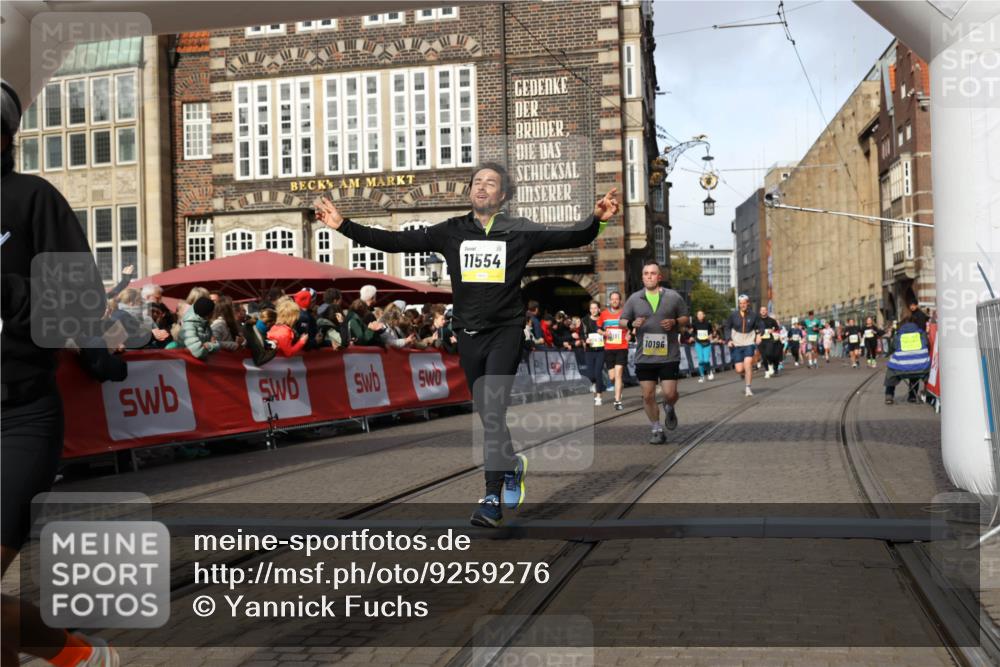 05.10.2025 - 20. swb-Marathon Bremen Yannick Fuchs http://msf.ph/oto/9259276 05.10.2025 10:56:24 Ziel 9258, 9855, 9968, 10196, 10989, 10992, 11364, 11366, 11554, 11630, 11741 meine-sportfotos.de