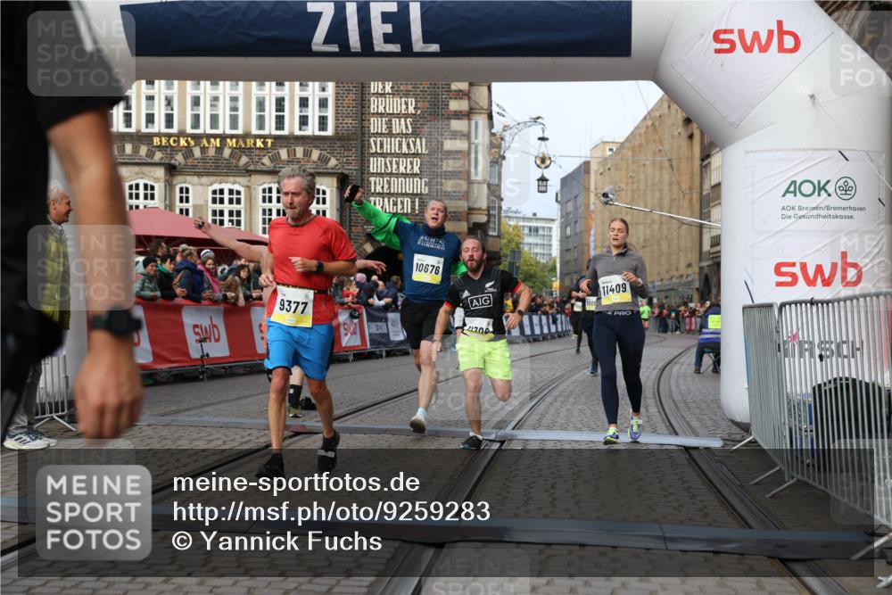 05.10.2025 - 20. swb-Marathon Bremen Yannick Fuchs http://msf.ph/oto/9259283 05.10.2025 10:47:48 Ziel 9339, 9377, 10062, 10073, 10676, 10850, 10875, 10947, 11244, 11330, 11409, 11708 meine-sportfotos.de