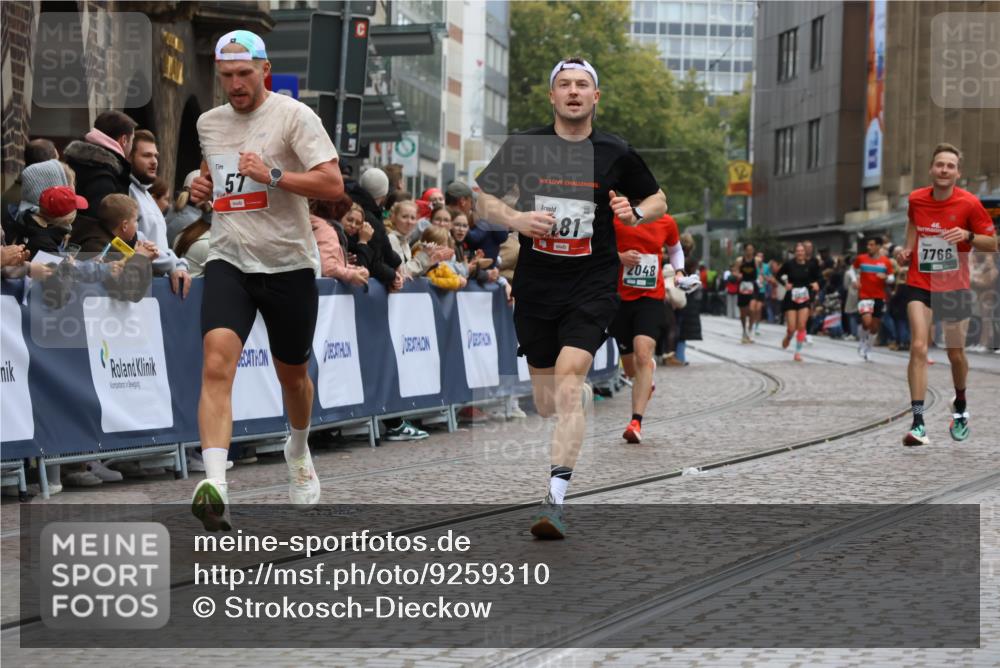 05.10.2025 - 20. swb-Marathon Bremen Strokosch-Dieckow http://msf.ph/oto/9259310 05.10.2025 12:56:04 Ziel 57, 481, 761, 1633, 2048, 7766 meine-sportfotos.de