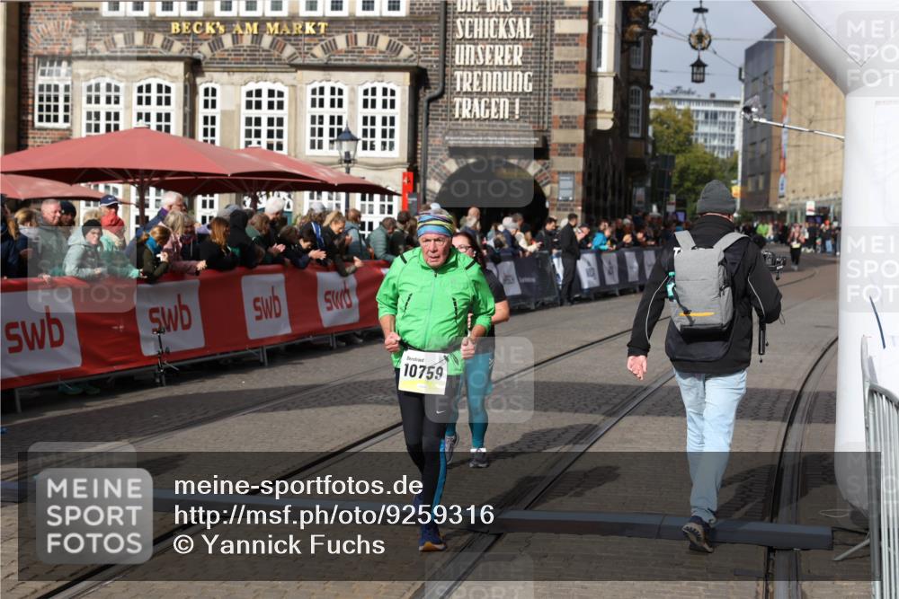 05.10.2025 - 20. swb-Marathon Bremen Yannick Fuchs http://msf.ph/oto/9259316 05.10.2025 11:17:16 Ziel 10759, 10874 meine-sportfotos.de