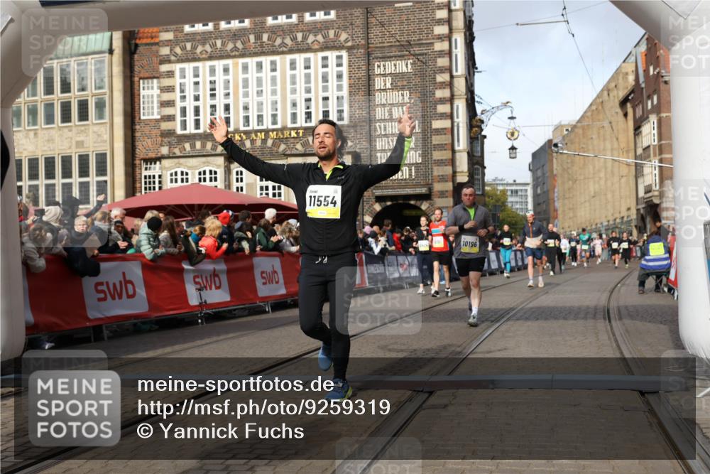 05.10.2025 - 20. swb-Marathon Bremen Yannick Fuchs http://msf.ph/oto/9259319 05.10.2025 10:56:24 Ziel 9258, 9855, 9968, 10196, 10989, 10992, 11364, 11366, 11554, 11630, 11741 meine-sportfotos.de