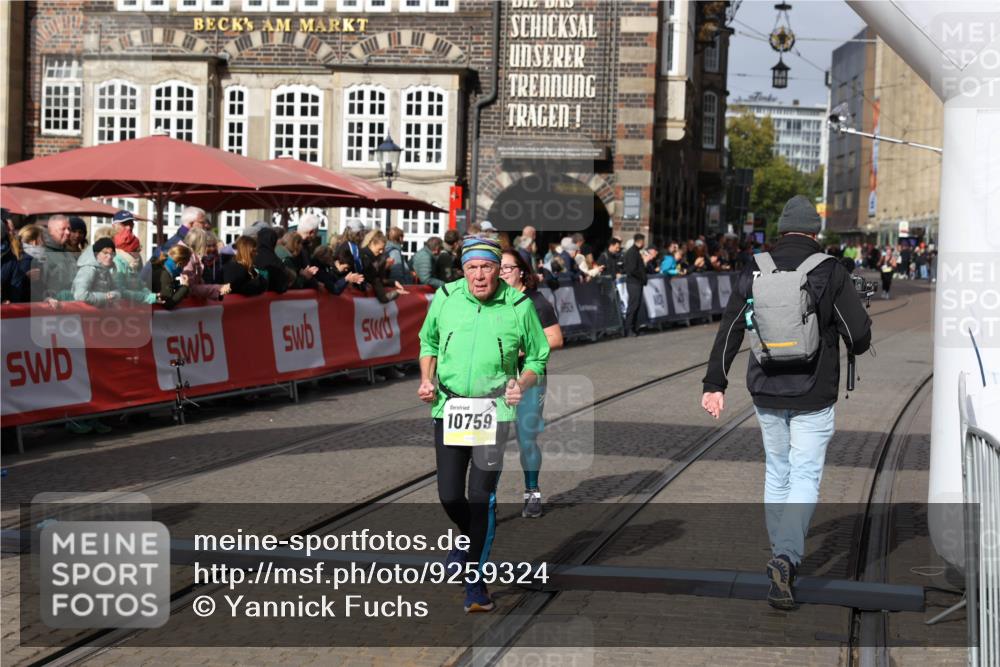 05.10.2025 - 20. swb-Marathon Bremen Yannick Fuchs http://msf.ph/oto/9259324 05.10.2025 11:17:16 Ziel 10759, 10874 meine-sportfotos.de