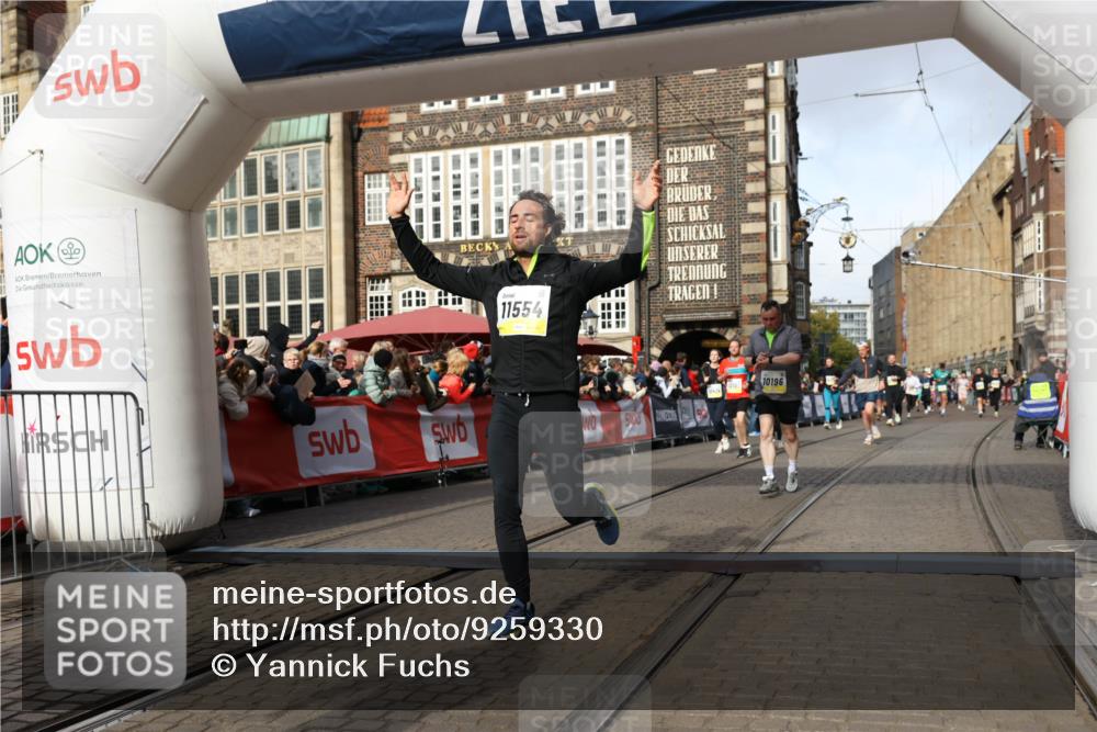 05.10.2025 - 20. swb-Marathon Bremen Yannick Fuchs http://msf.ph/oto/9259330 05.10.2025 10:56:25 Ziel 9258, 9855, 9968, 10191, 10196, 10424, 10992, 11364, 11366, 11554, 11630, 11741 meine-sportfotos.de
