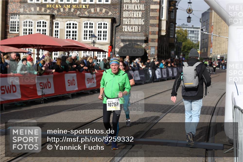05.10.2025 - 20. swb-Marathon Bremen Yannick Fuchs http://msf.ph/oto/9259332 05.10.2025 11:17:16 Ziel 10759, 10874 meine-sportfotos.de