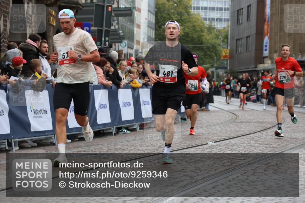 05.10.2025 - 20. swb-Marathon Bremen Strokosch-Dieckow http://msf.ph/oto/9259346 05.10.2025 12:56:04 Ziel 57, 481, 761, 1633, 2048, 7766 meine-sportfotos.de
