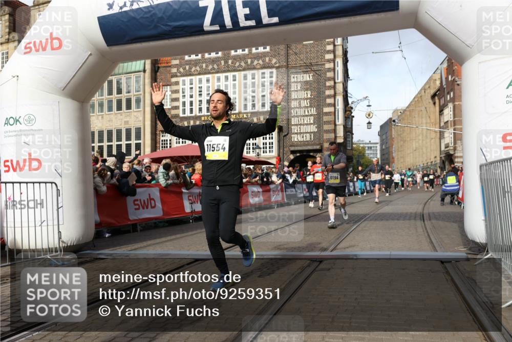 05.10.2025 - 20. swb-Marathon Bremen Yannick Fuchs http://msf.ph/oto/9259351 05.10.2025 10:56:25 Ziel 9258, 9855, 9968, 10191, 10196, 10424, 10992, 11364, 11366, 11554, 11630, 11741 meine-sportfotos.de