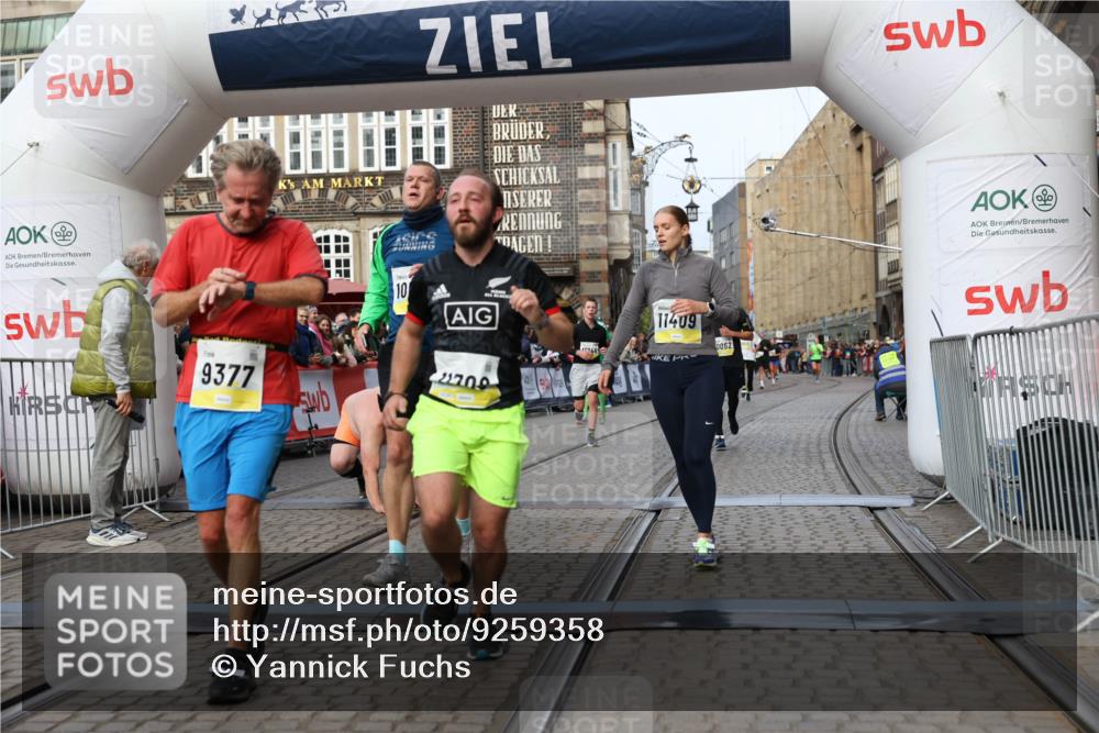 05.10.2025 - 20. swb-Marathon Bremen Yannick Fuchs http://msf.ph/oto/9259358 05.10.2025 10:47:50 Ziel 9377, 10062, 10073, 10382, 10601, 10676, 10850, 10875, 10947, 11244, 11330, 11409, 11708 meine-sportfotos.de