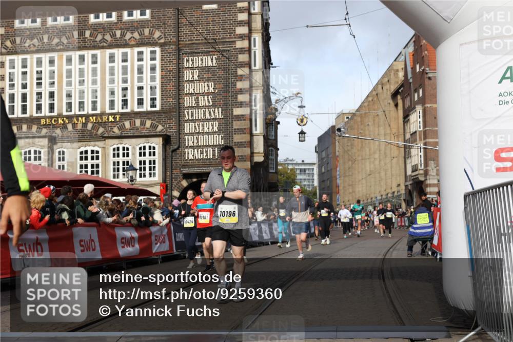 05.10.2025 - 20. swb-Marathon Bremen Yannick Fuchs http://msf.ph/oto/9259360 05.10.2025 10:56:25 Ziel 9258, 9855, 9968, 10191, 10196, 10424, 10992, 11364, 11366, 11554, 11630, 11741 meine-sportfotos.de
