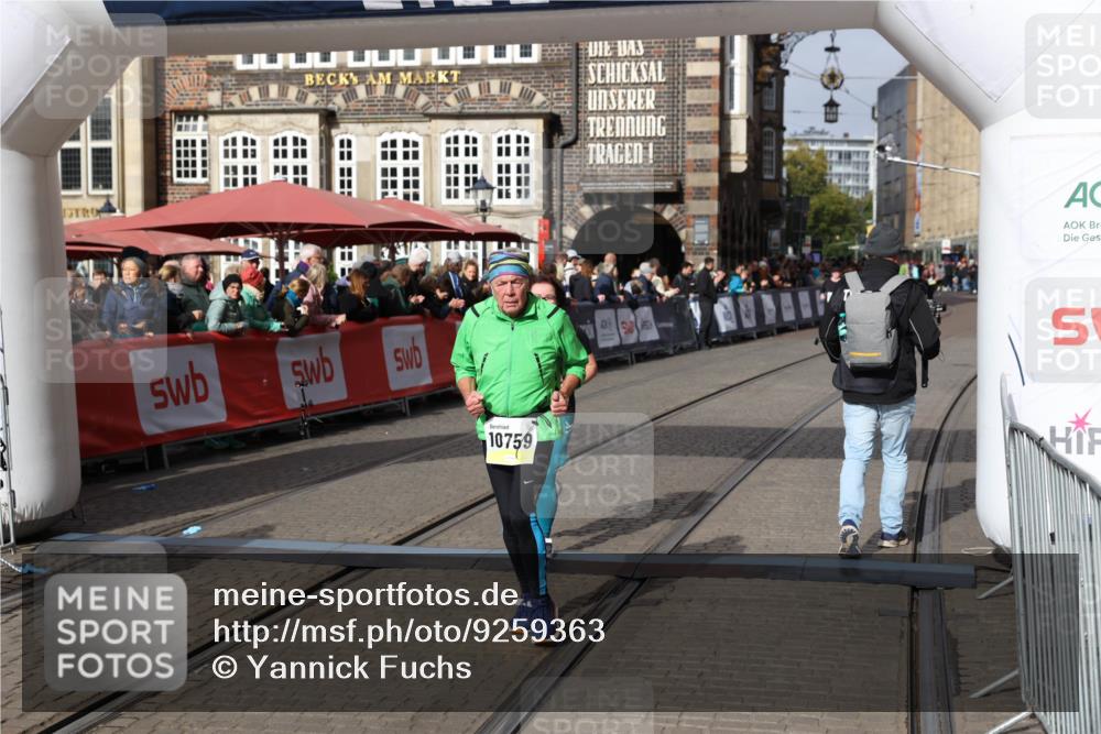 05.10.2025 - 20. swb-Marathon Bremen Yannick Fuchs http://msf.ph/oto/9259363 05.10.2025 11:17:17 Ziel 10759, 10874 meine-sportfotos.de