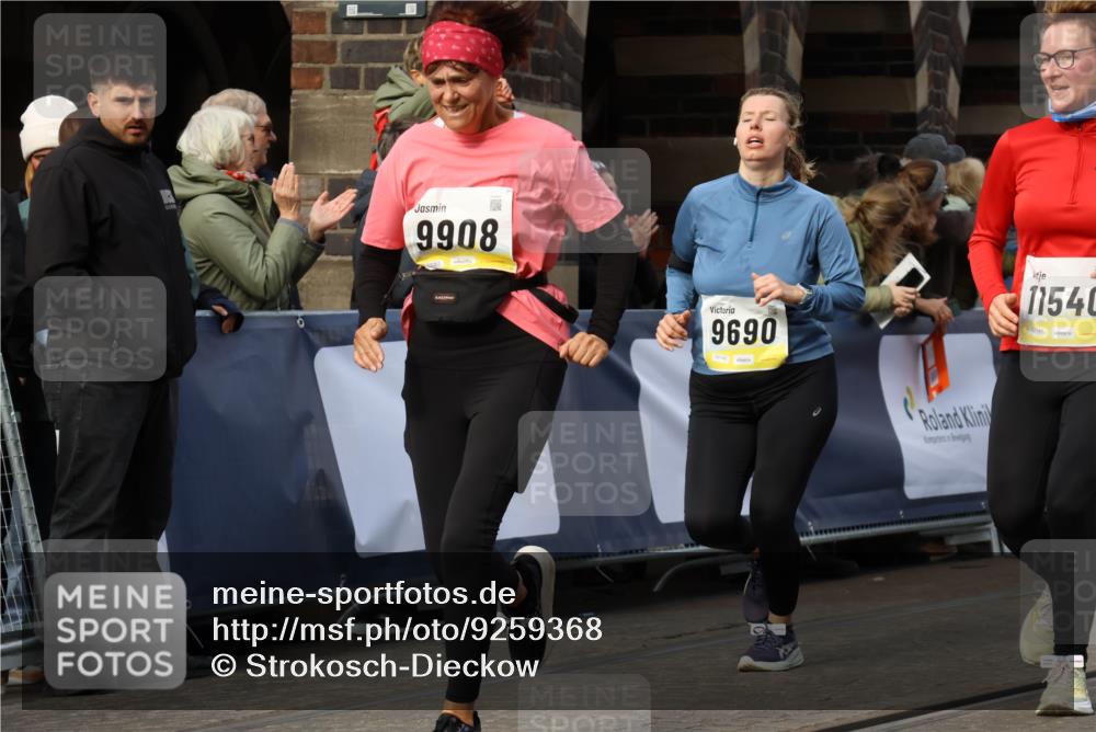 05.10.2025 - 20. swb-Marathon Bremen Strokosch-Dieckow http://msf.ph/oto/9259368 05.10.2025 11:05:18 Ziel 9440, 9515, 9690, 9713, 9908, 9944, 10255, 10828, 10990, 11106, 11501, 11540, 11707 meine-sportfotos.de