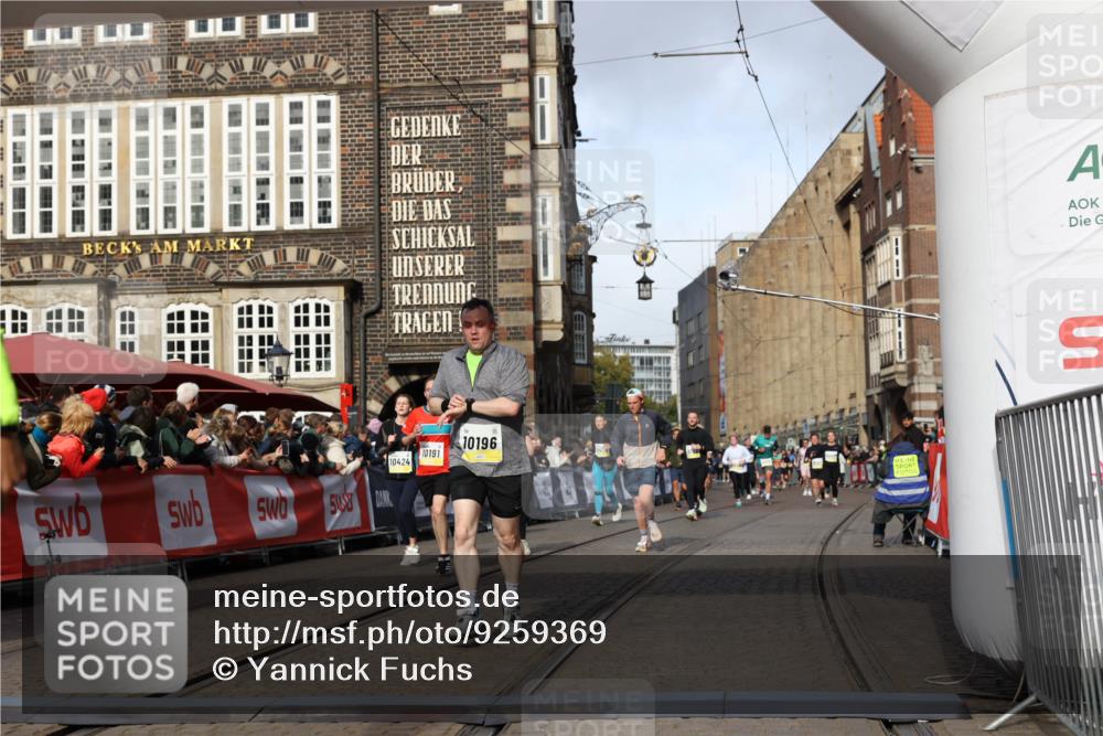 05.10.2025 - 20. swb-Marathon Bremen Yannick Fuchs http://msf.ph/oto/9259369 05.10.2025 10:56:25 Ziel 9258, 9855, 9968, 10191, 10196, 10424, 10992, 11364, 11366, 11554, 11630, 11741 meine-sportfotos.de