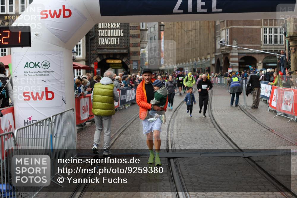 05.10.2025 - 20. swb-Marathon Bremen Yannick Fuchs http://msf.ph/oto/9259380 05.10.2025 15:23:17 Ziel 1464 meine-sportfotos.de