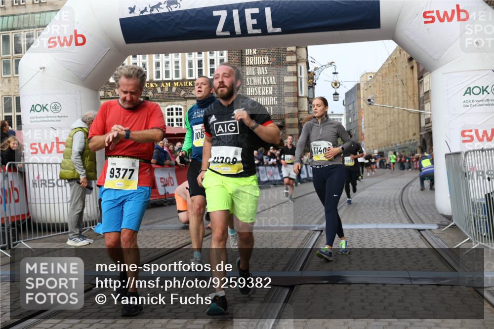05.10.2025 - 20. swb-Marathon Bremen Yannick Fuchs http://msf.ph/oto/9259382 05.10.2025 10:47:50 Ziel 9377, 10062, 10073, 10382, 10601, 10676, 10850, 10875, 10947, 11244, 11330, 11409, 11708 meine-sportfotos.de