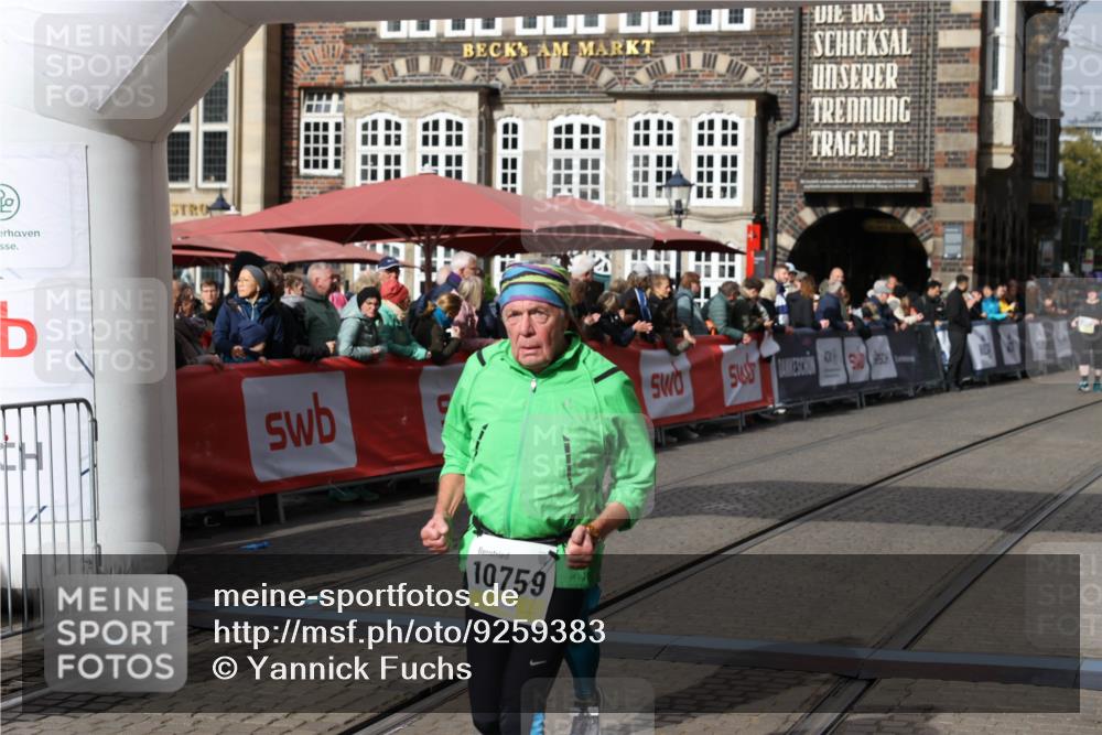 05.10.2025 - 20. swb-Marathon Bremen Yannick Fuchs http://msf.ph/oto/9259383 05.10.2025 11:17:18 Ziel 10759, 10874 meine-sportfotos.de
