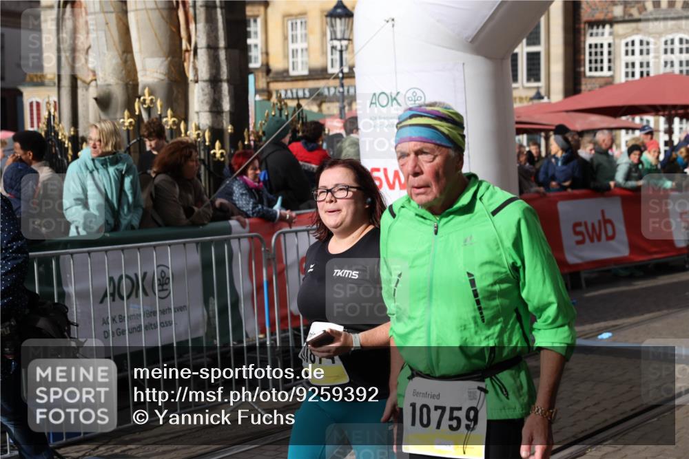 05.10.2025 - 20. swb-Marathon Bremen Yannick Fuchs http://msf.ph/oto/9259392 05.10.2025 11:17:19 Ziel 10759, 10874 meine-sportfotos.de