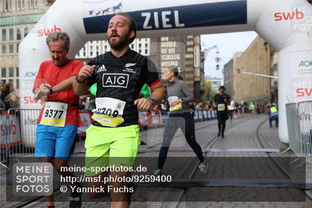 05.10.2025 - 20. swb-Marathon Bremen Yannick Fuchs http://msf.ph/oto/9259400 05.10.2025 10:47:50 Ziel 9377, 10062, 10073, 10382, 10601, 10676, 10850, 10875, 10947, 11244, 11330, 11409, 11708 meine-sportfotos.de