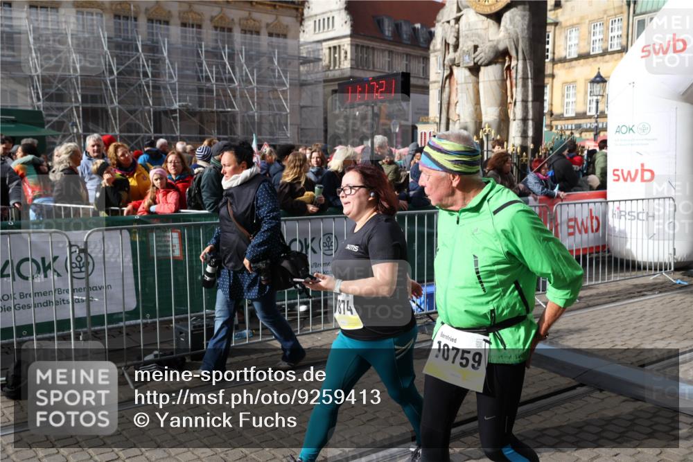 05.10.2025 - 20. swb-Marathon Bremen Yannick Fuchs http://msf.ph/oto/9259413 05.10.2025 11:17:20 Ziel 10759, 10874 meine-sportfotos.de