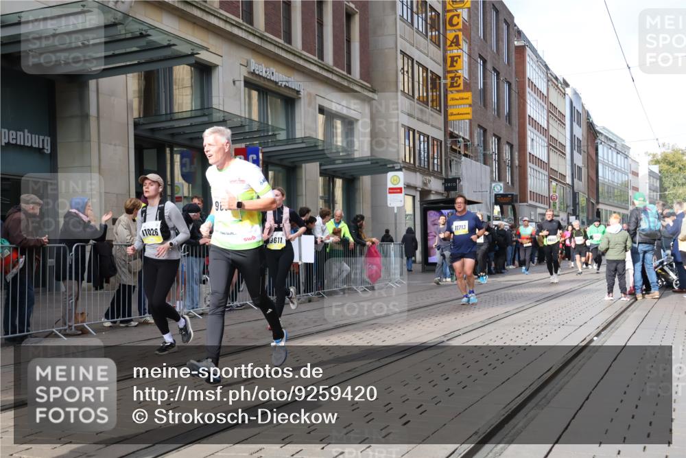 05.10.2025 - 20. swb-Marathon Bremen Strokosch-Dieckow http://msf.ph/oto/9259420 05.10.2025 10:59:46 Ziel 7177, 7621, 9005, 9381, 9495, 9603, 9604, 9611, 9612, 9666, 9672, 10138, 10290, 10291, 10311, 10345, 10489, 10572, 10889, 10919, 10985, 11026, 11050, 11063, 11125, 11266, 11444, 11600, 11639, 11644, 11713, 7177, 7621, 9005, 9381, 9495, 9603, 9604, 9611, 9612, 9666, 9672, 10138, 10290, 10291, 10311, 10345, 10489, 10572, 10889, 10919, 10985, 11026, 11050, 11063, 11125, 11266, 11444, 11600, 11639, 11644 meine-sportfotos.de