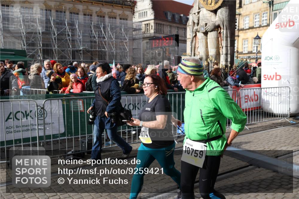 05.10.2025 - 20. swb-Marathon Bremen Yannick Fuchs http://msf.ph/oto/9259421 05.10.2025 11:17:20 Ziel 10759, 10874 meine-sportfotos.de