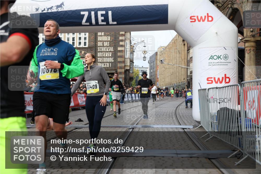 05.10.2025 - 20. swb-Marathon Bremen Yannick Fuchs http://msf.ph/oto/9259429 05.10.2025 10:47:51 Ziel 9377, 10062, 10073, 10382, 10601, 10676, 10947, 11244, 11330, 11409, 11708 meine-sportfotos.de