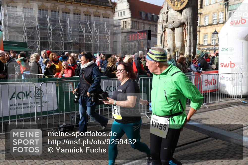 05.10.2025 - 20. swb-Marathon Bremen Yannick Fuchs http://msf.ph/oto/9259432 05.10.2025 11:17:20 Ziel 10759, 10874 meine-sportfotos.de